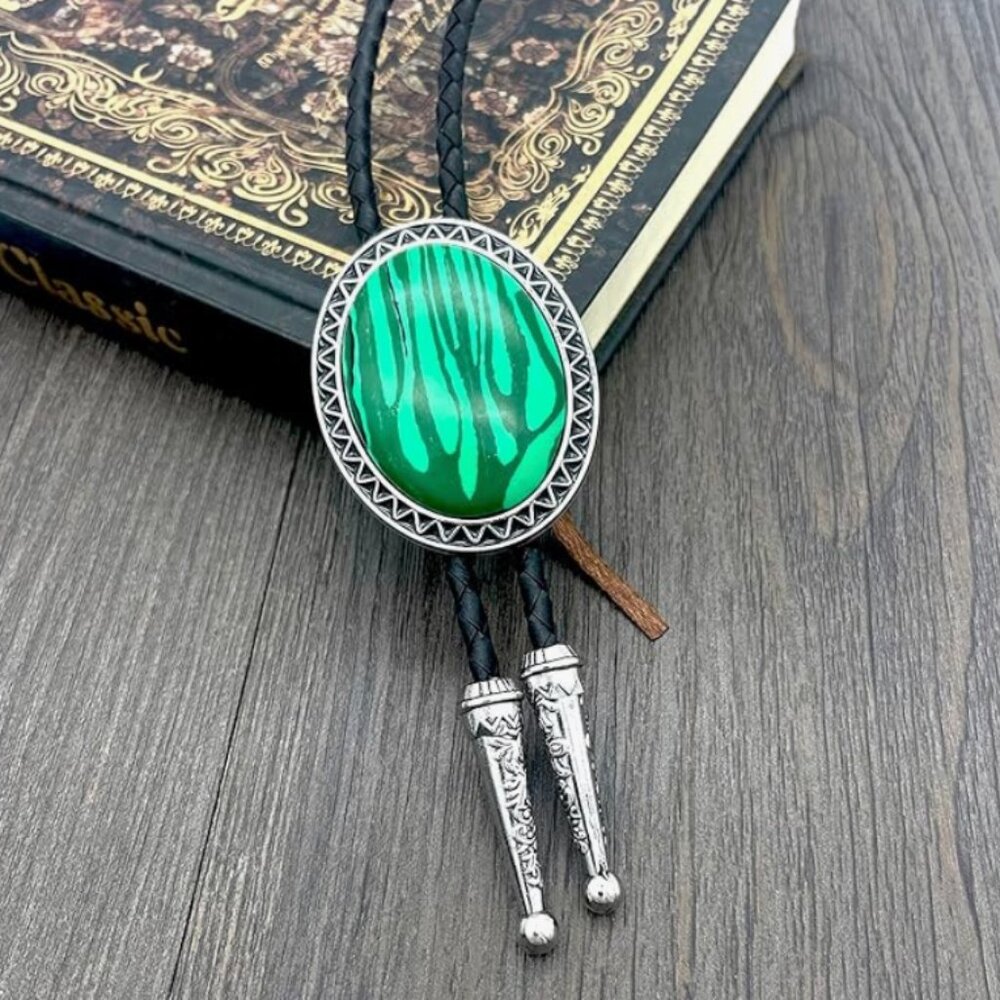 Green Stone Vintage Native American Western Bolo Tie